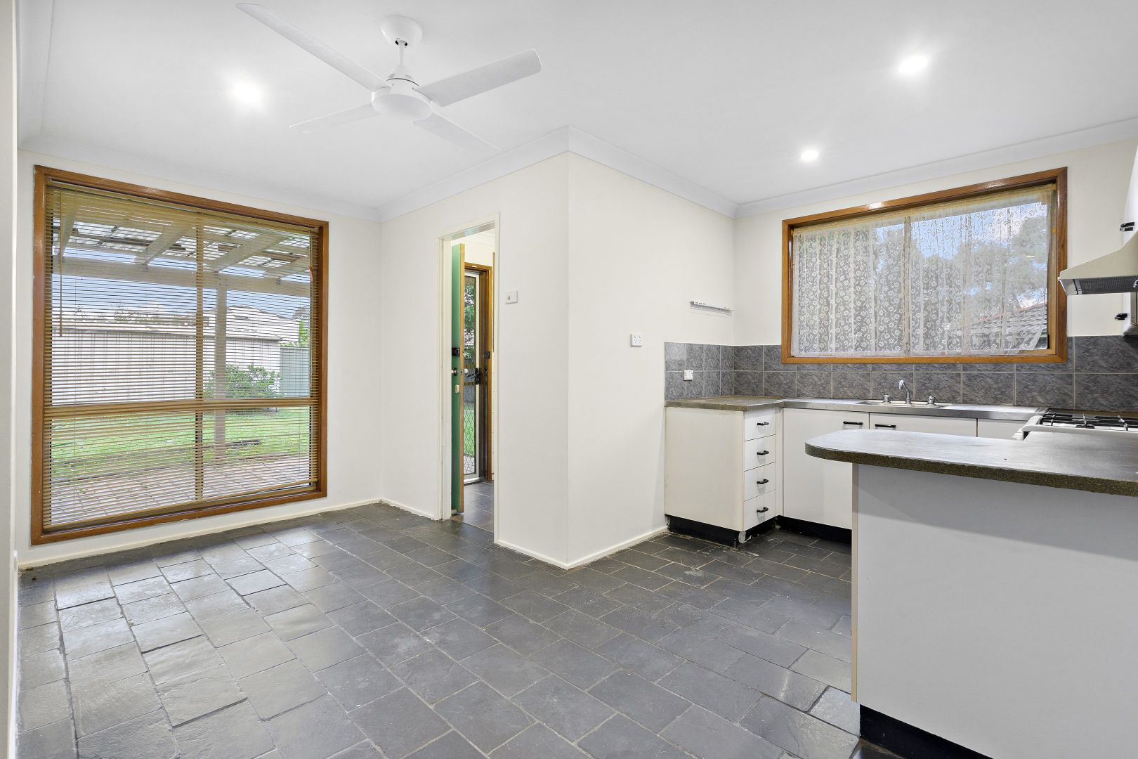 7 Bainton Place, Doonside NSW 2767, Image 2