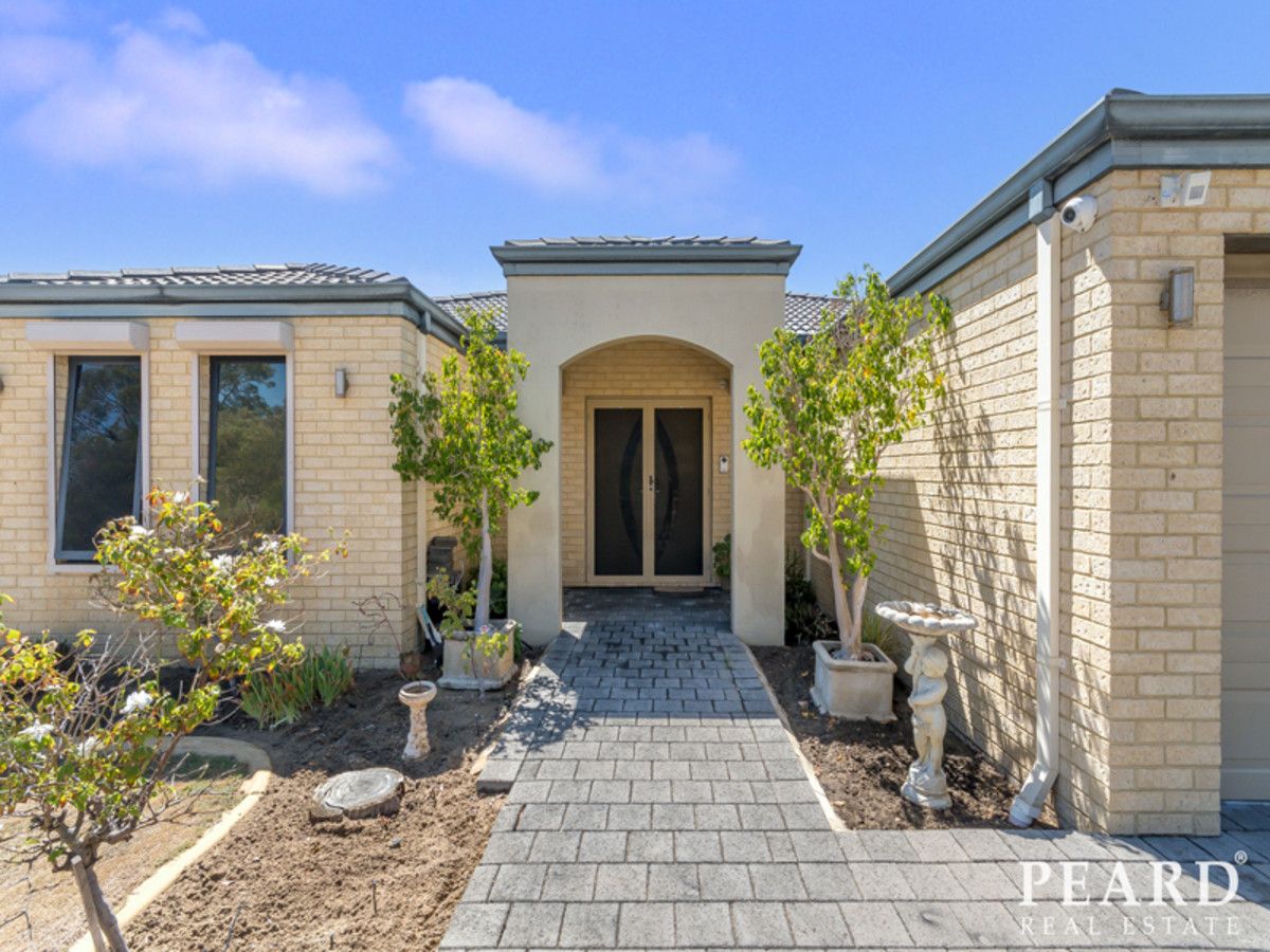 4 bedrooms House in 19 Raeburn Crescent LANDSDALE WA, 6065
