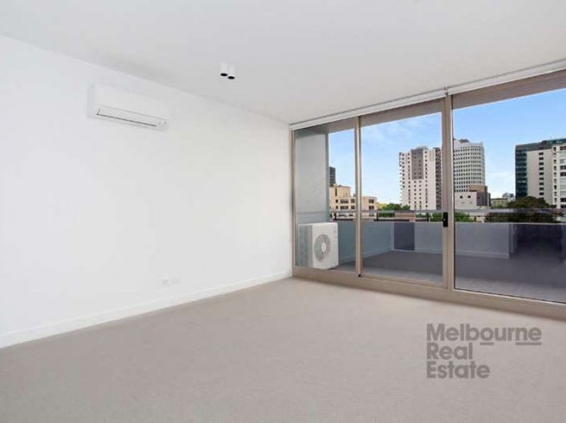 1 bedrooms Apartment / Unit / Flat in 611/74 Queens Road MELBOURNE VIC, 3004