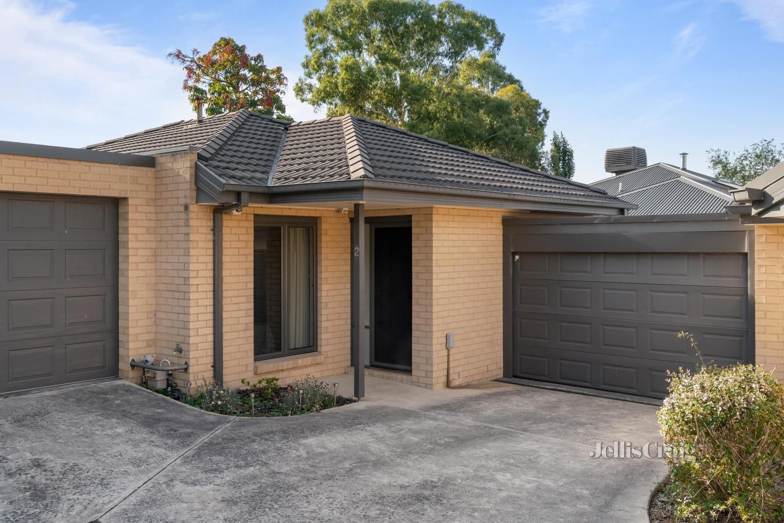 2 bedrooms Apartment / Unit / Flat in 2/123 Cambridge Road MOOROOLBARK VIC, 3138