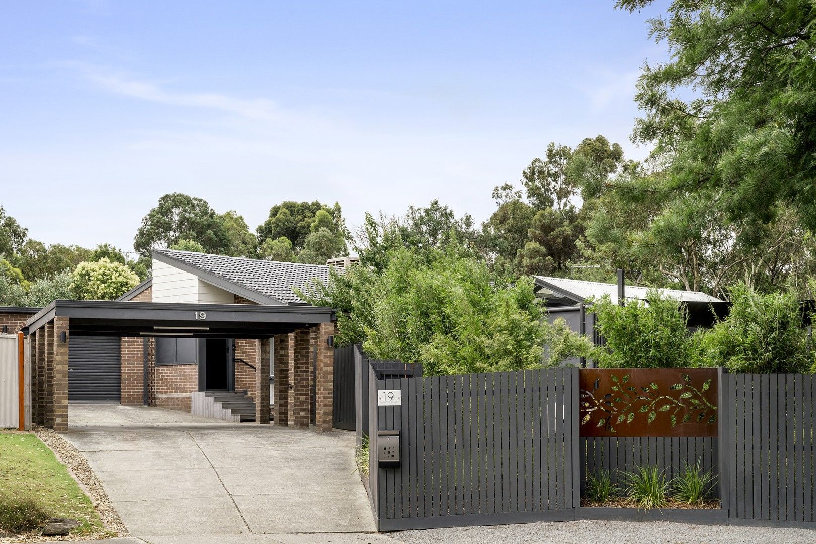 3 bedrooms House in 19 Darling Court SUNBURY VIC, 3429