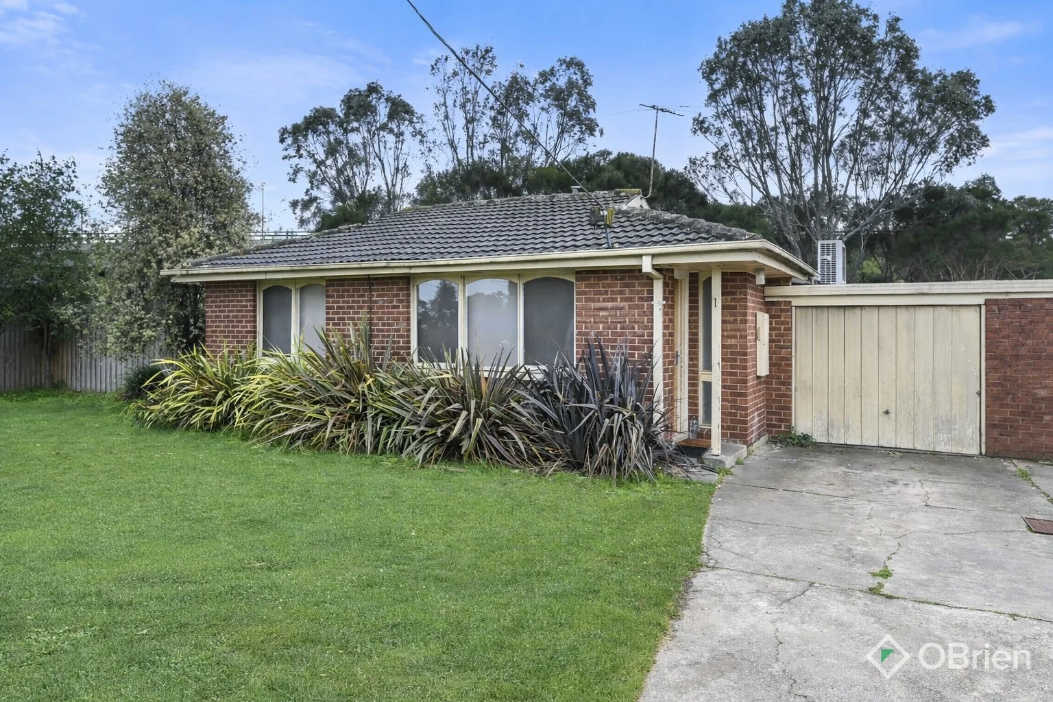 1/2 Robjant Street, Hampton Park VIC 3976