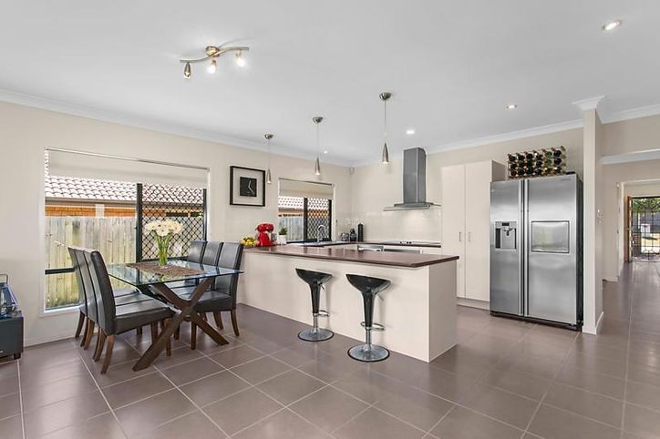 19 Drovers Place, SUMNER QLD 4074, Image 2