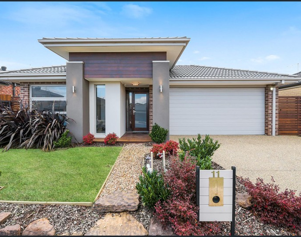 11 Barrier Parade, Clyde North VIC 3978