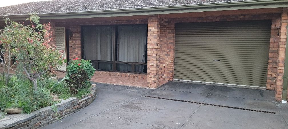 5 bedrooms House in 37 Sparks Tce ROSTREVOR SA, 5073