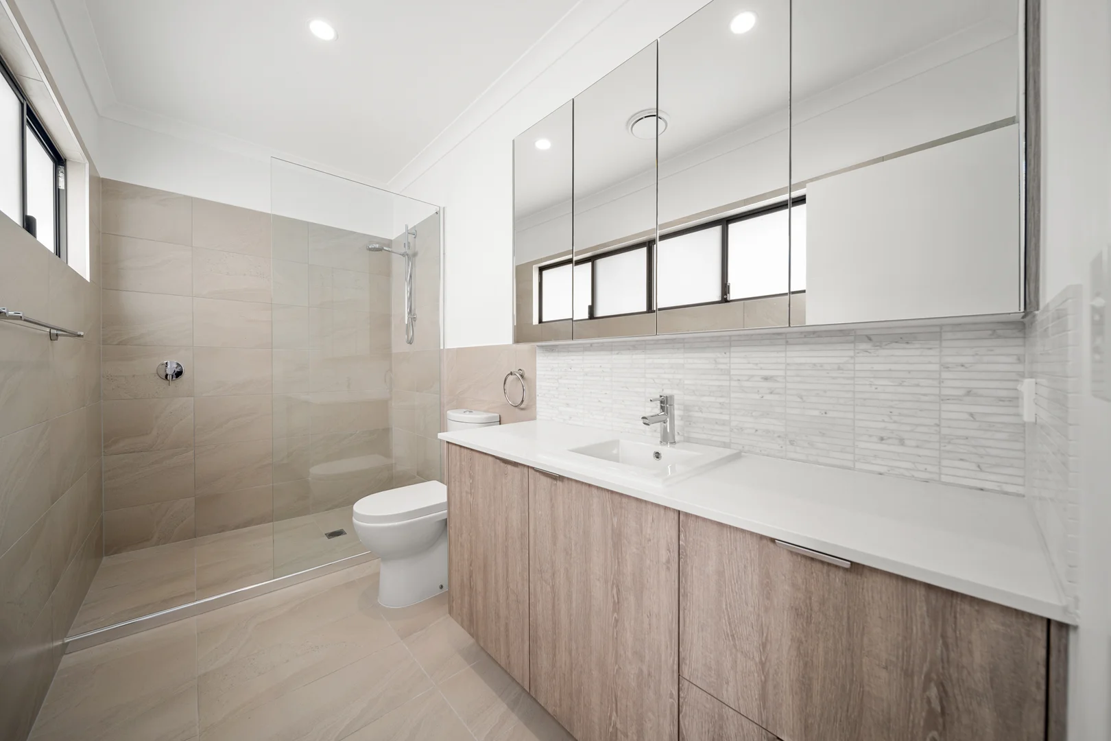 Additional image 5 of 27/2 College Court, Little Mountain QLD 4551