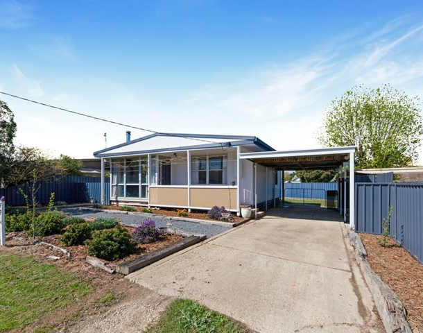 2A Albert Road, Chiltern VIC 3683