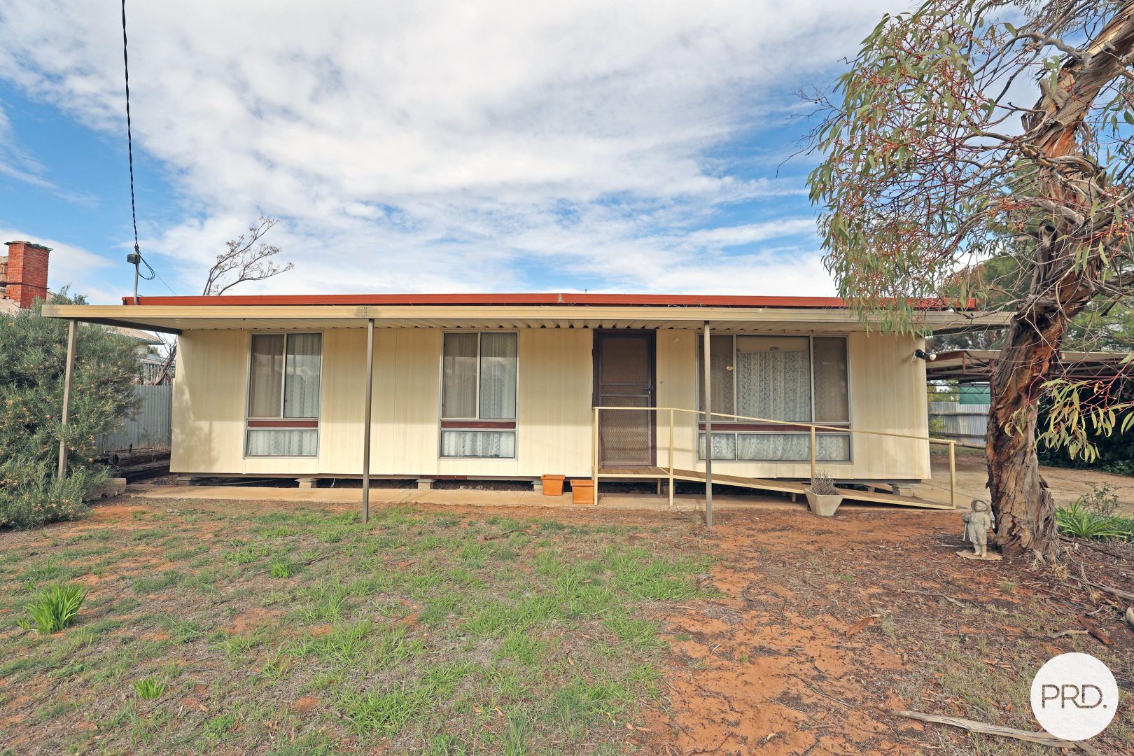 25 Emmett Street, Ouyen VIC 3490, Image 2