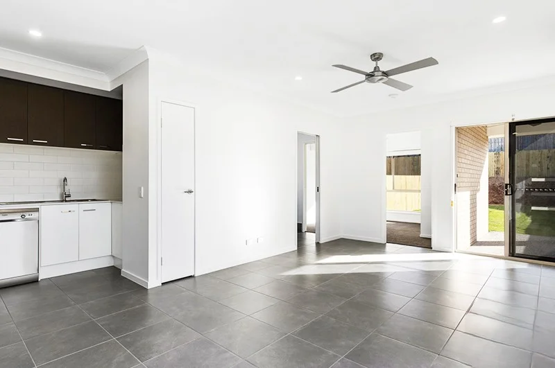 2/111 Mercy Cct, Park Ridge QLD 4125