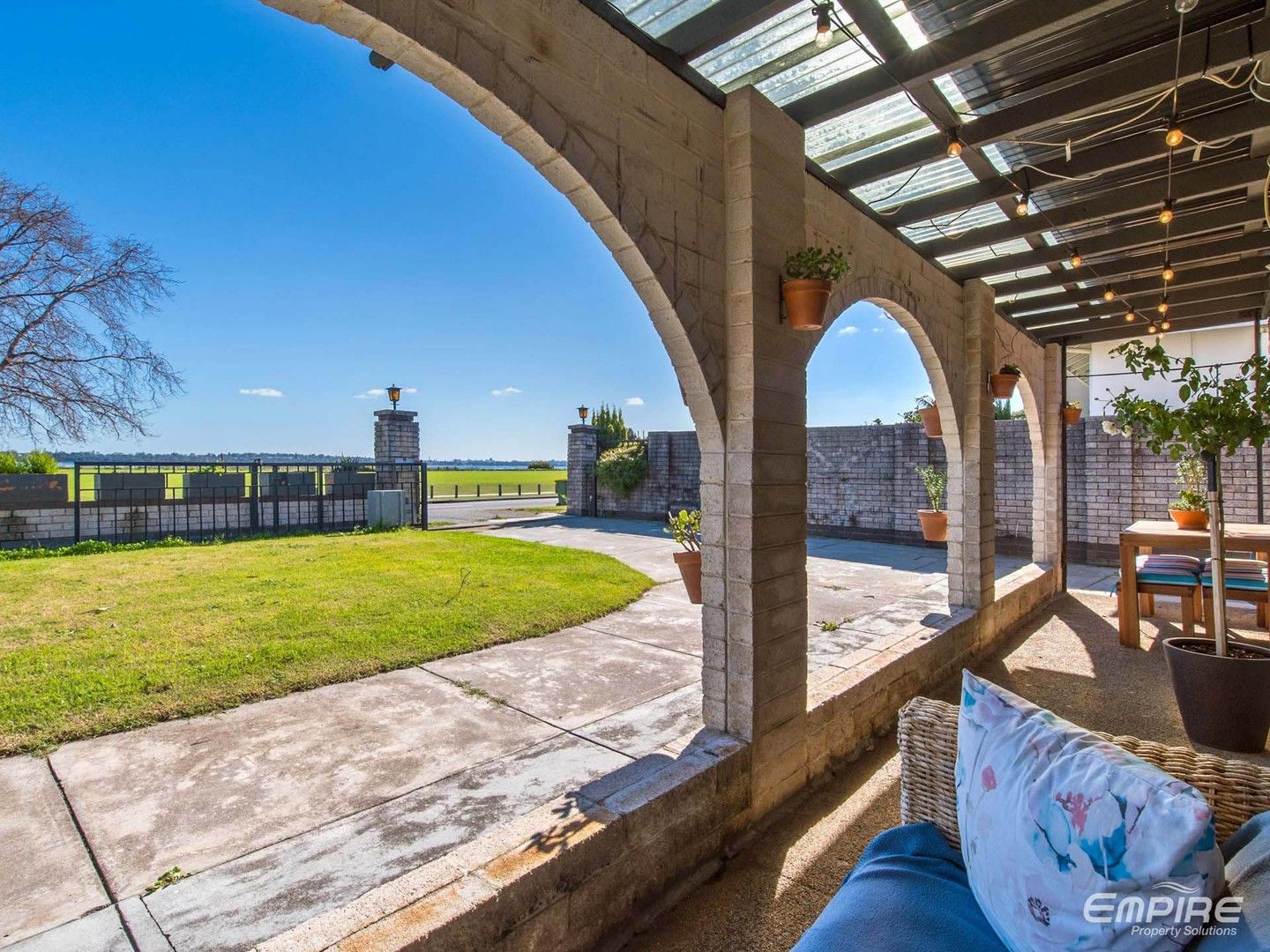 2 bedrooms House in 49A Dunkley Avenue APPLECROSS WA, 6153