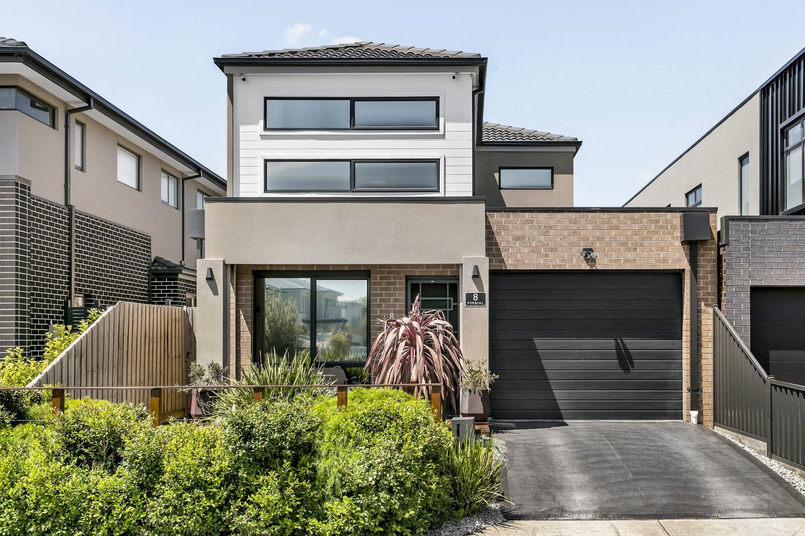 4 bedrooms House in 8 Pimbial Court HADFIELD VIC, 3046