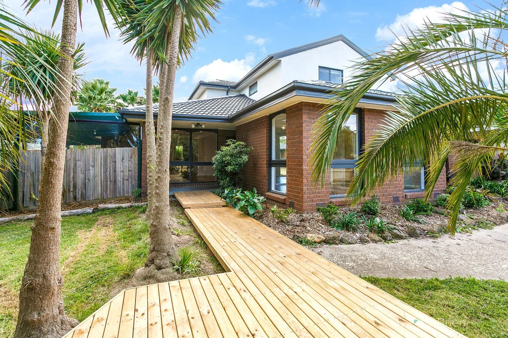 6 bedrooms House in 73 Fountain Drive NARRE WARREN VIC, 3805
