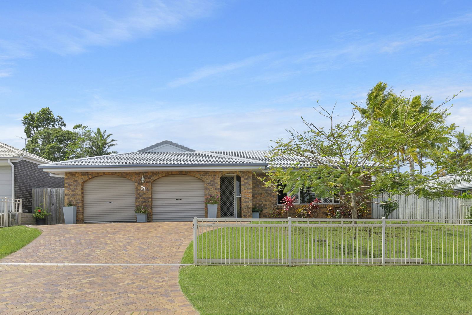 37 Gardenia Drive, Birkdale QLD 4159, Image 2