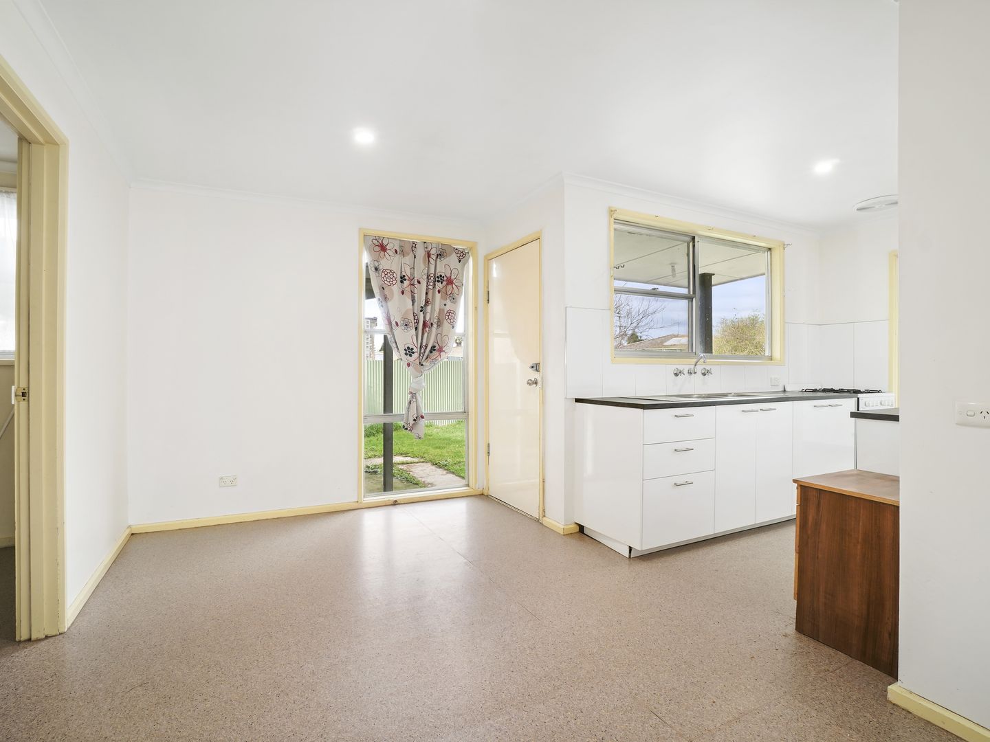 12 Bassett Court, Colac VIC 3250, Image 2