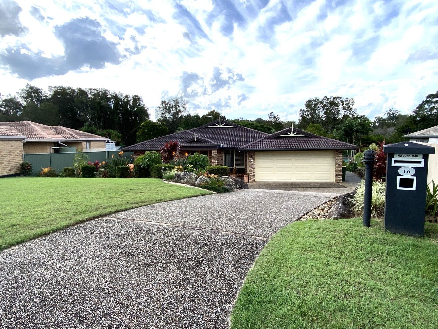 4 bedrooms House in 16 Elsemore Court CARRARA QLD, 4211