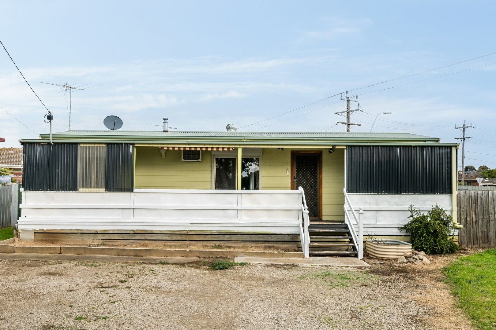 2 bedrooms House in 71 Nicholson Crescent BELL PARK VIC, 3215