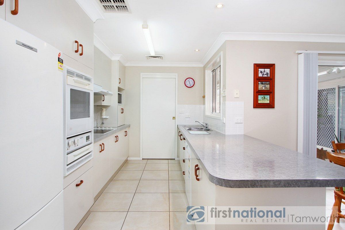 31 Banjos Circuit, Hillvue NSW 2340, Image 2