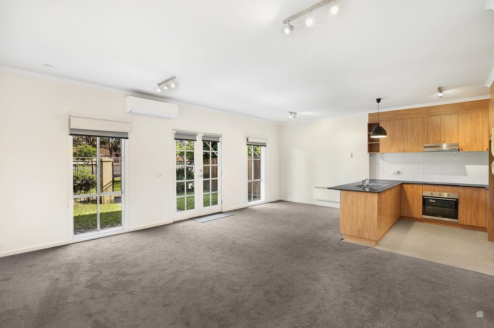 2 bedrooms Apartment / Unit / Flat in 3/250-254 Sunshine Avenue KEALBA VIC, 3021