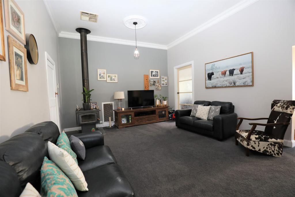 53 Caple St, Young NSW 2594, Image 2