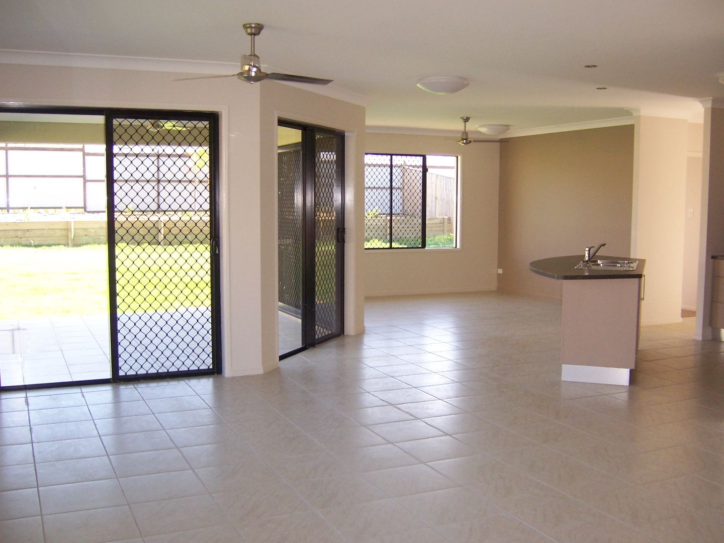 4 Mentmore Court, Bushland Beach QLD 4818, Image 2