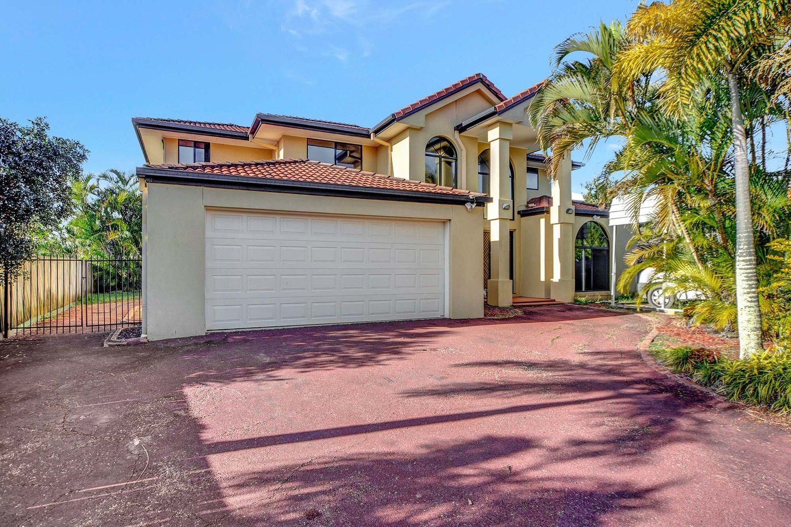 4 bedrooms House in 9 Sunbrite Court SANDSTONE POINT QLD, 4511