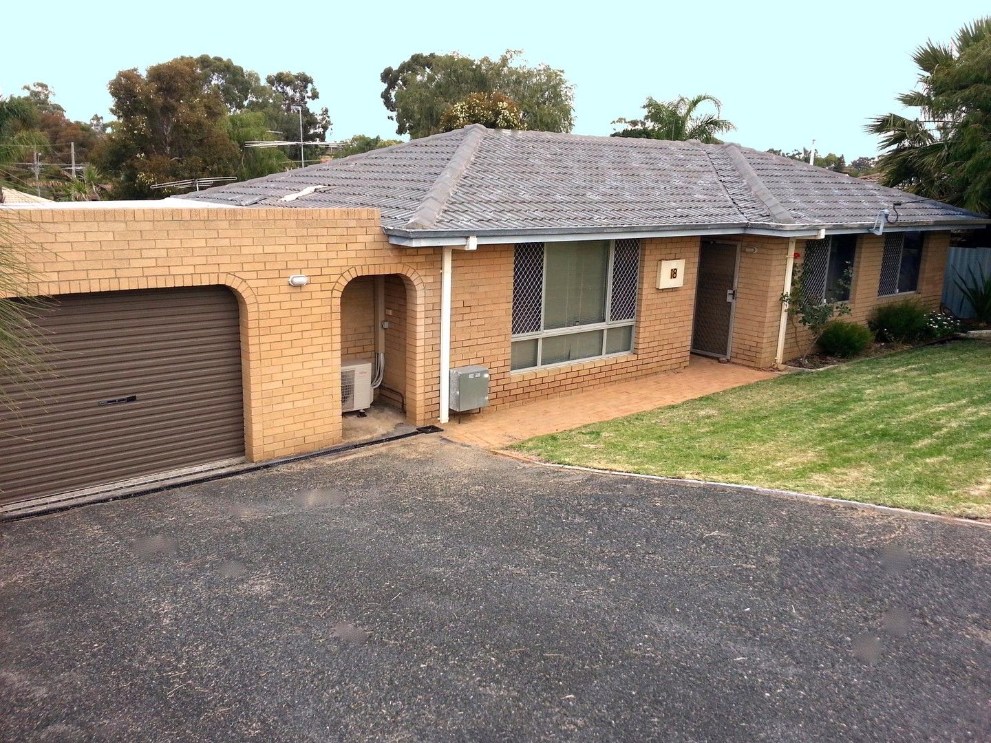 3 bedrooms House in 18 Whitworth Avenue GIRRAWHEEN WA, 6064