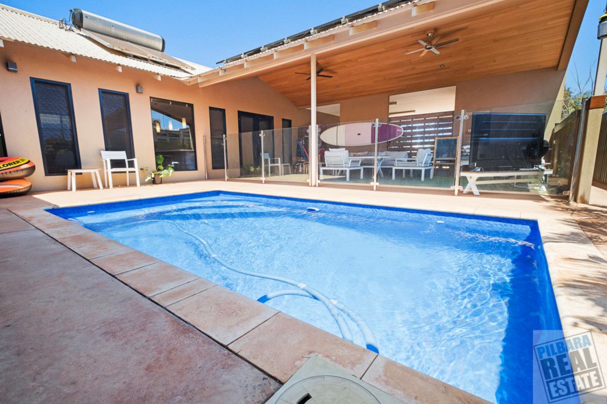 4 bedrooms House in 6 Yirrawari Street BAYNTON WA, 6714