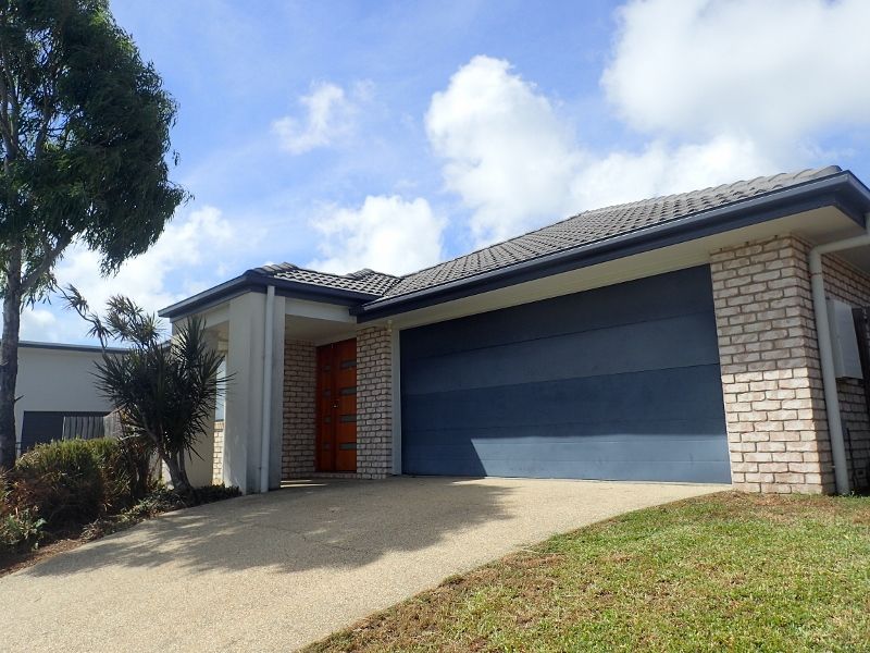 4 bedrooms House in 8 Crestview Crescent BUCASIA QLD, 4750