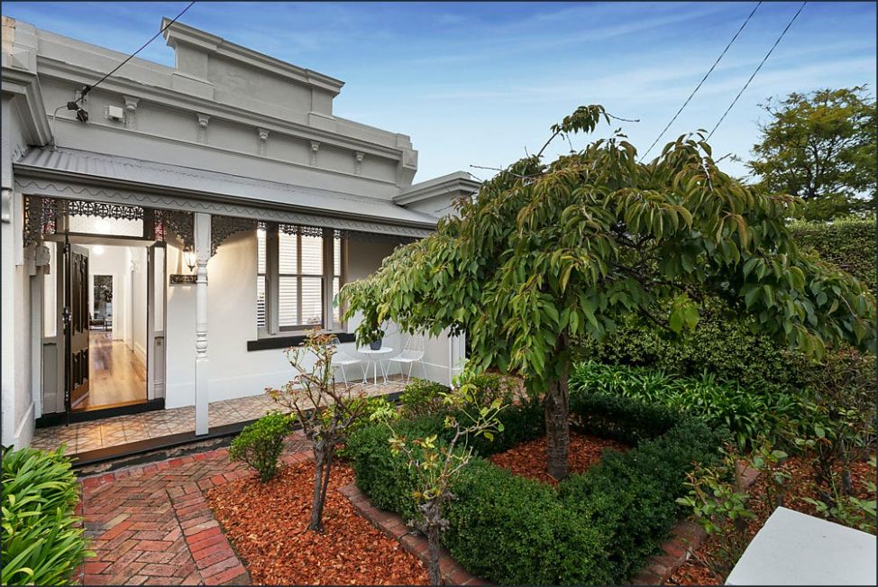 2 bedrooms House in 14 Bank Street ASCOT VALE VIC, 3032