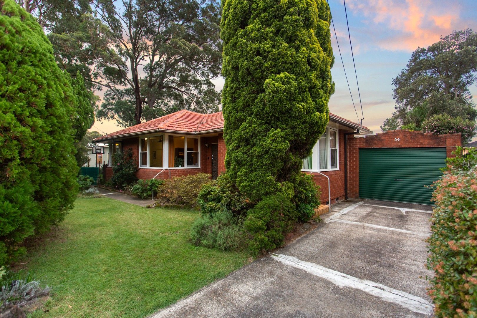 3 bedrooms House in 54 Austin Boulevard PICNIC POINT NSW, 2213