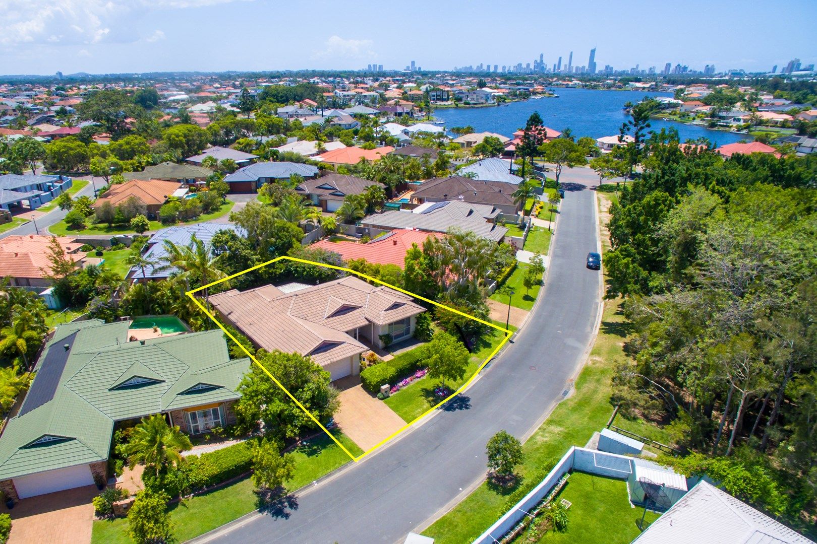 9 Martingale Circuit, Clear Island Waters QLD 4226, Image 1