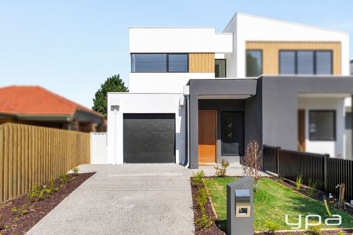 4 bedrooms Townhouse in 19 Haldane Road NIDDRIE VIC, 3042