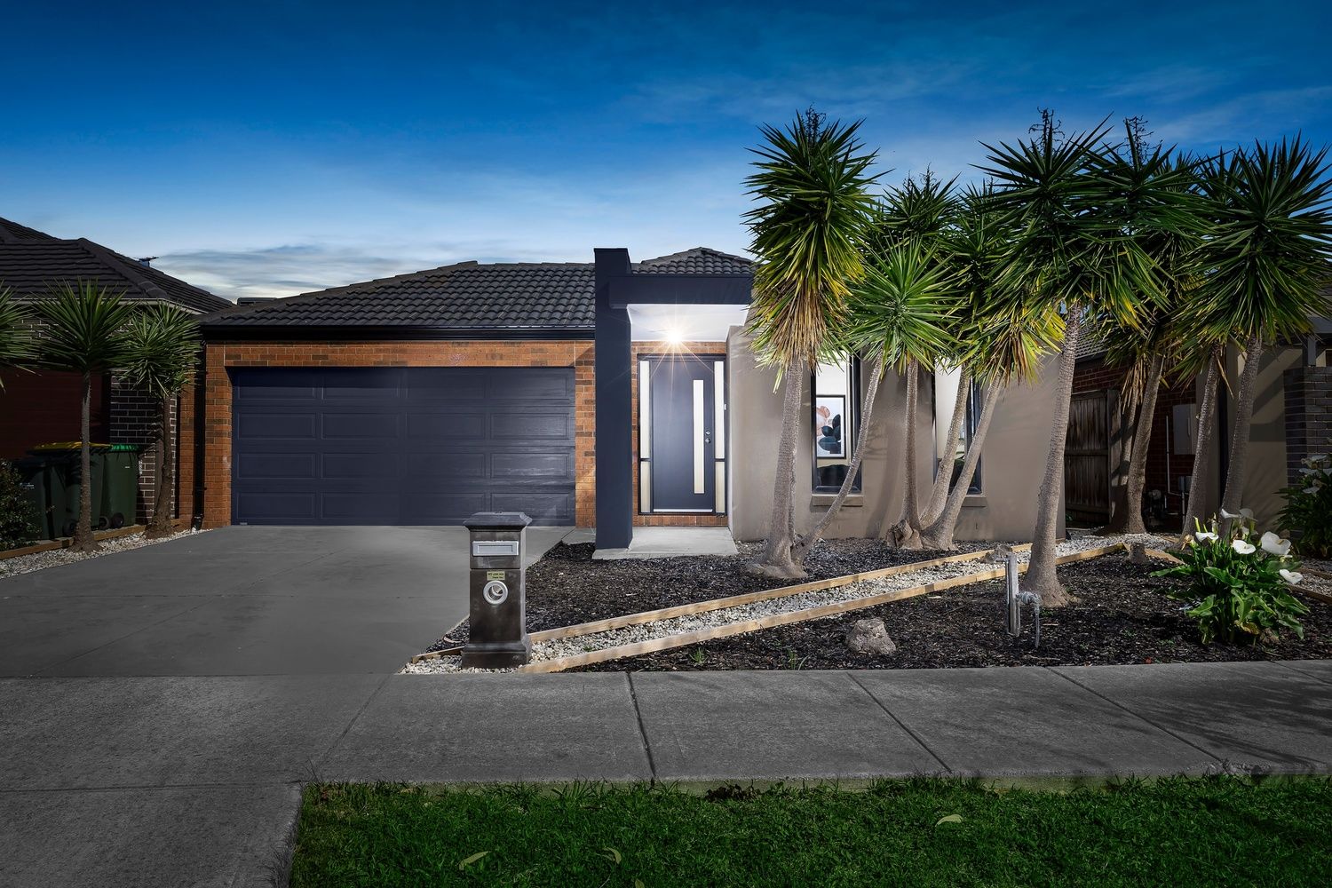 3 bedrooms House in 18 Jezwing Avenue SOUTH MORANG VIC, 3752