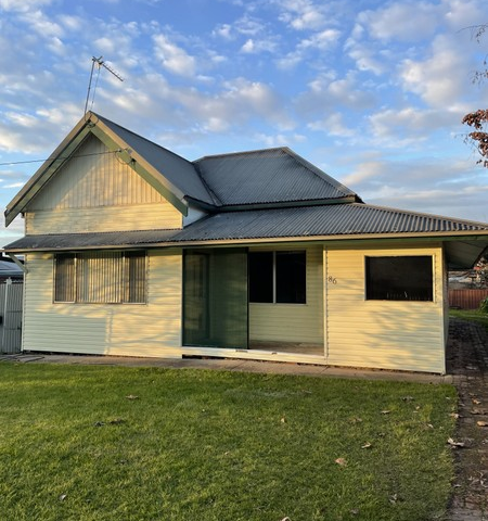 86 Capper Street, Tumut NSW 2720