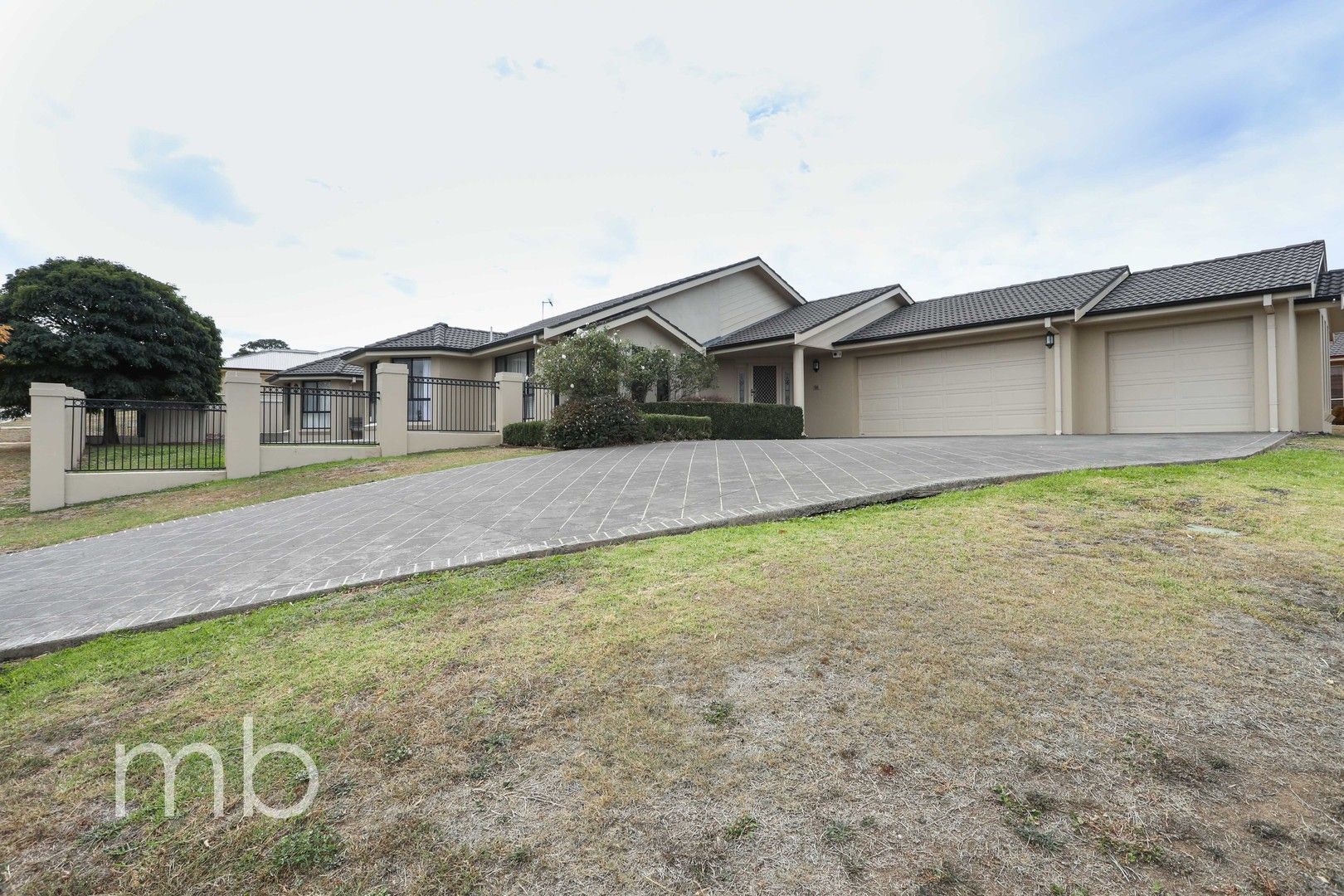 5 bedrooms House in 16 Greerlyn Way ORANGE NSW, 2800