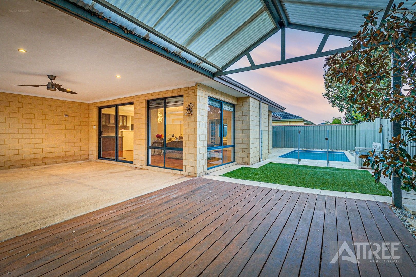 5 bedrooms House in 9 Sheldon Street PIARA WATERS WA, 6112