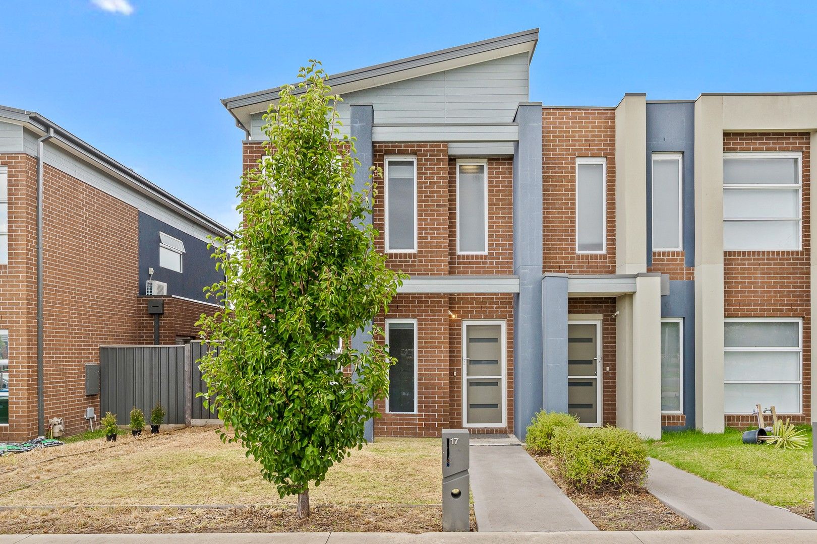 4 bedrooms Townhouse in 17 Seasons Drive BOTANIC RIDGE VIC, 3977