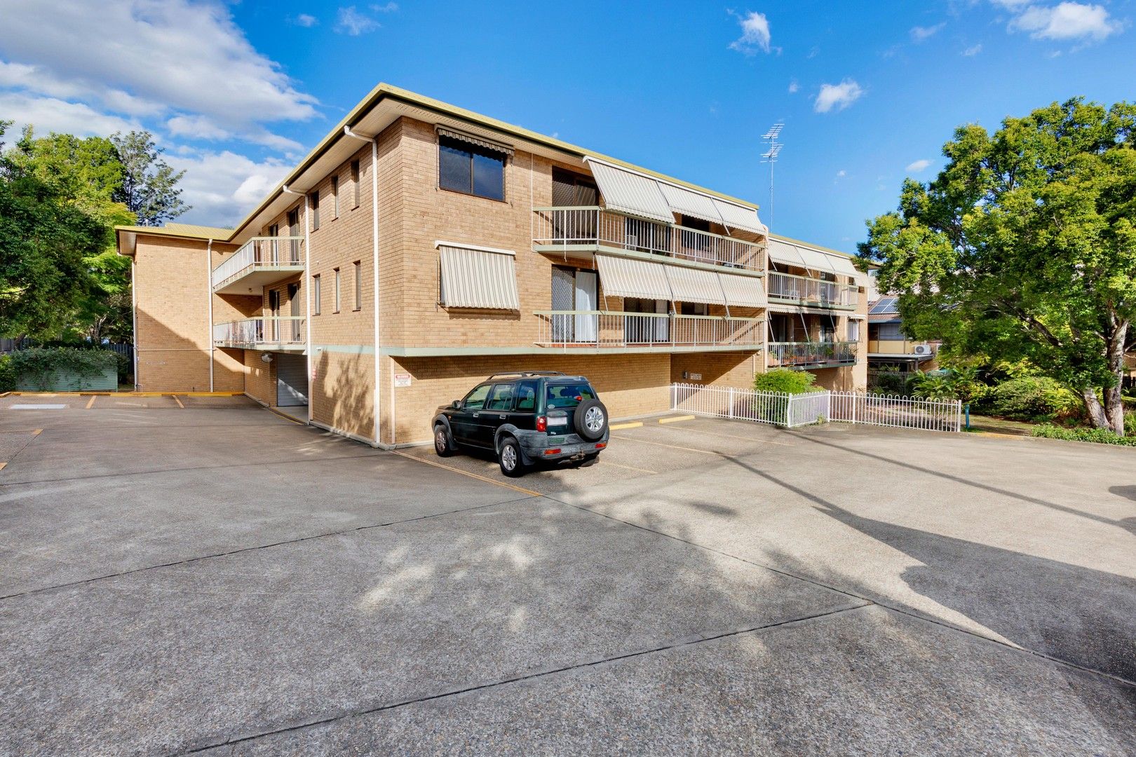 2 bedrooms Apartment / Unit / Flat in 6/150 Clarence Road INDOOROOPILLY QLD, 4068