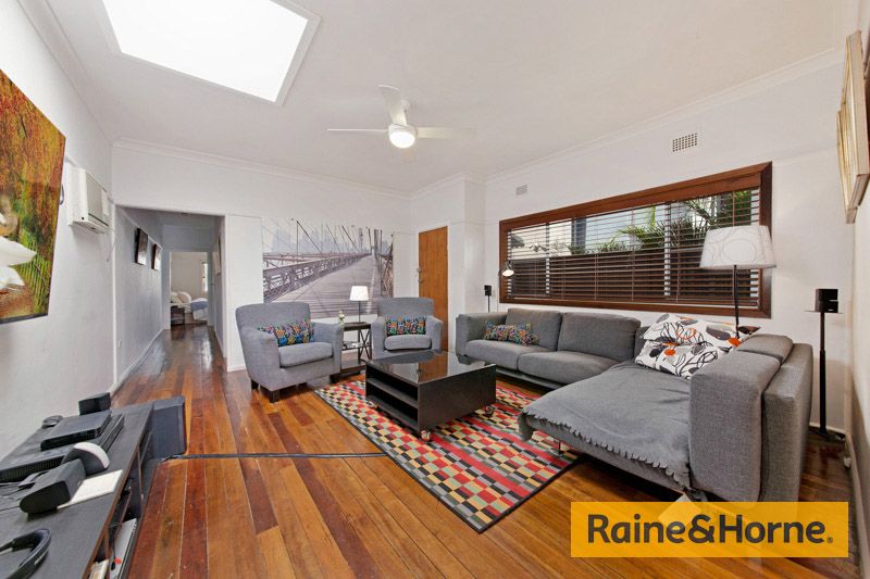 22 Cecil Street, Monterey NSW 2217, Image 2