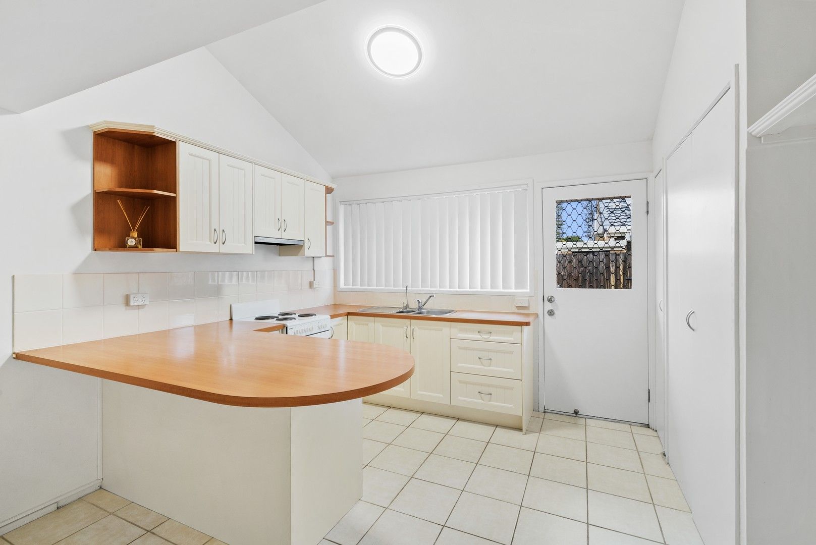 2 bedrooms Townhouse in 3/129 Sunshine Boulevard MERMAID WATERS QLD, 4218
