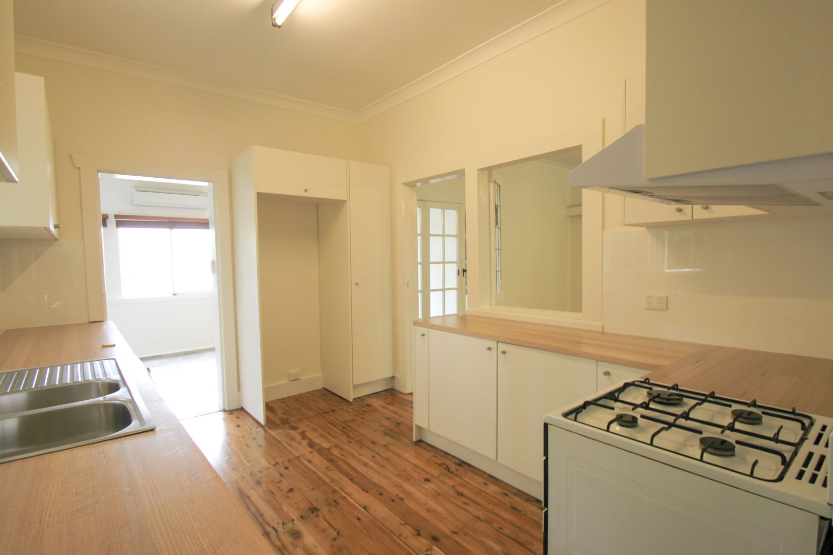 77A Lauderdale Avenue, Fairlight NSW 2094, Image 2