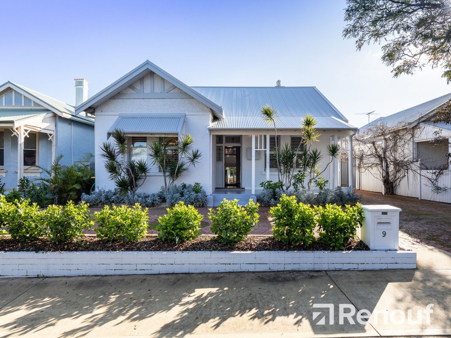 5 bedrooms House in 9 Albert Street CLAREMONT WA, 6010