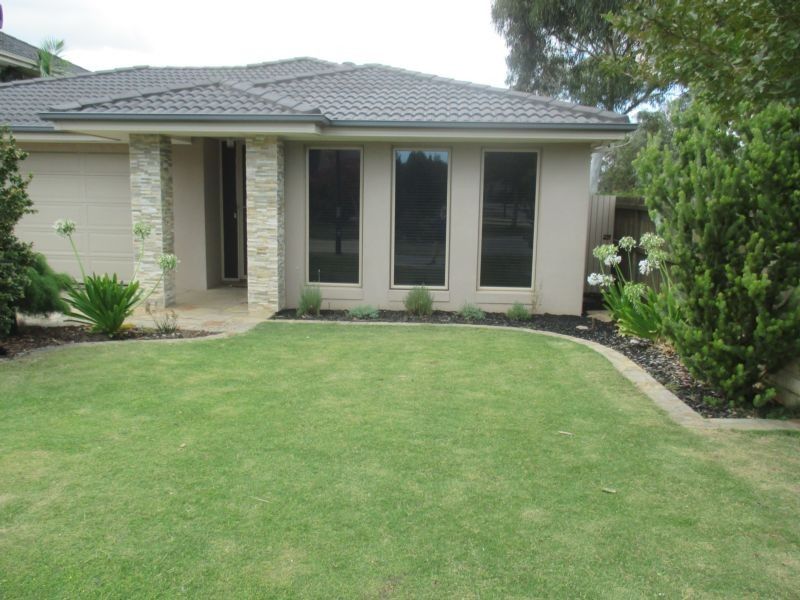 4 bedrooms House in 15 Flinders Chase SANDHURST VIC, 3977