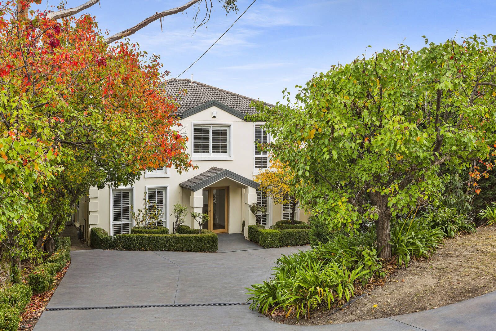 5 bedrooms House in 18 Banool Crescent MOUNT ELIZA VIC, 3930