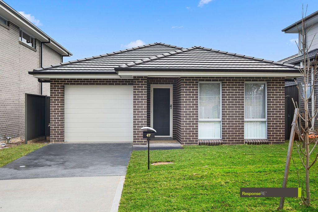 4 bedrooms House in 47 Orlagh Circuit RIVERSTONE NSW, 2765