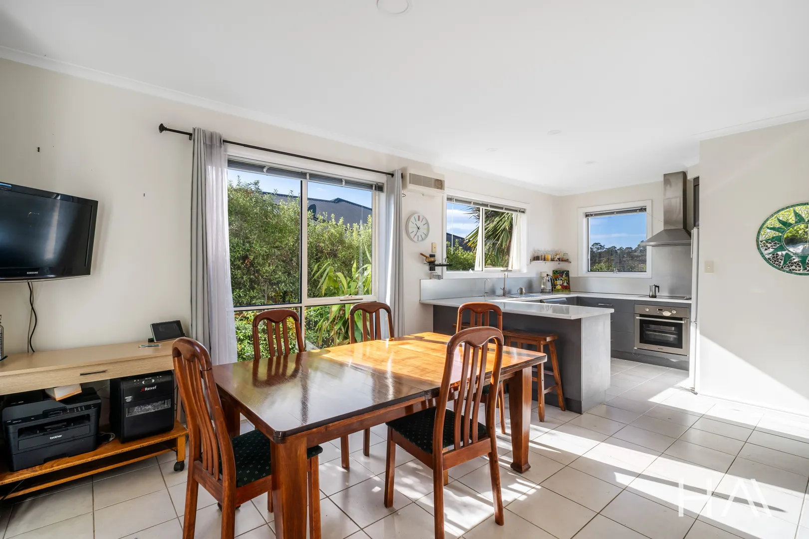 Contemporary Family Living  Views, Nature & Privacy - View 4
