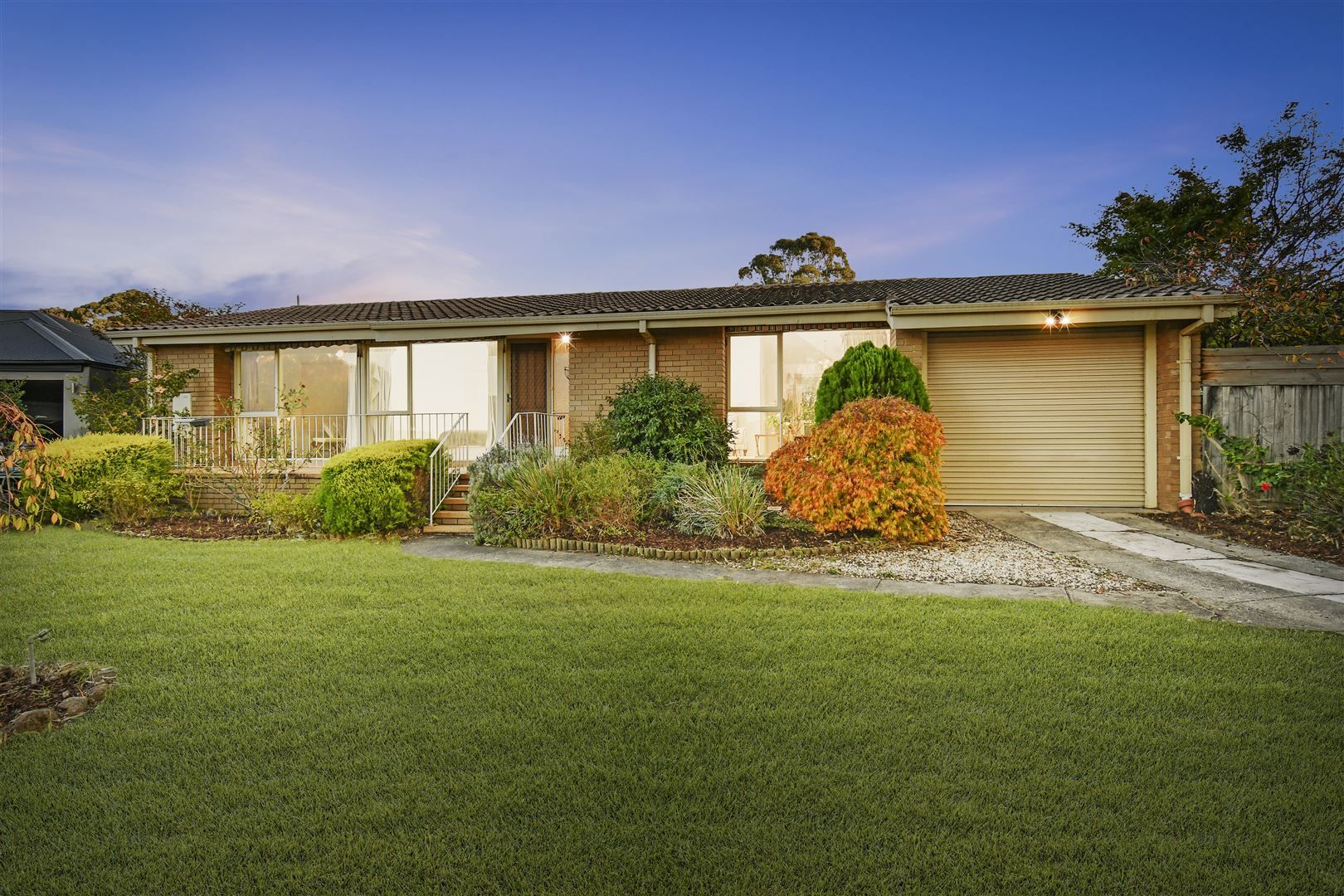 16 Chichester Square, Wantirna VIC 3152, Image 0