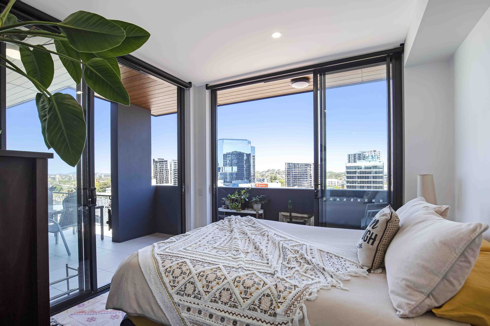 807/24 Augustus Street, Toowong QLD 4066, Image 2