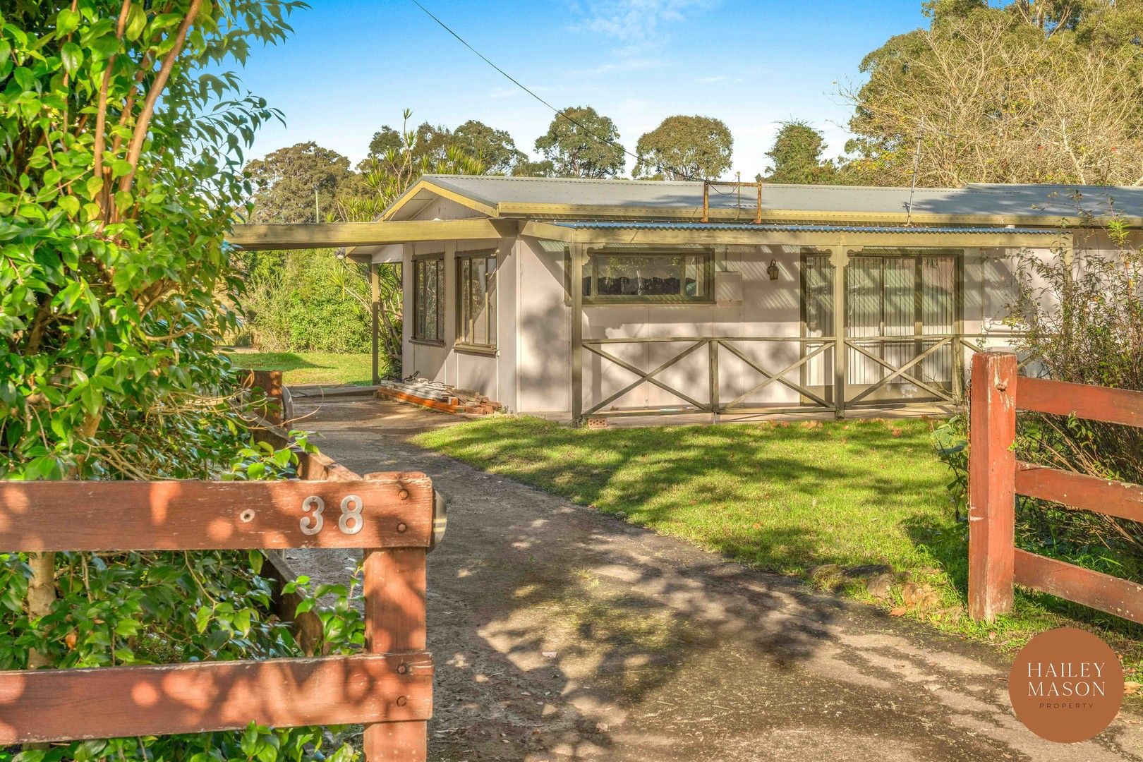 3 bedrooms House in 38 Hillcrest Avenue SOUTH NOWRA NSW, 2541