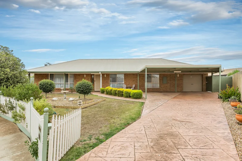 5 Tristron Court, Melton West VIC 3337